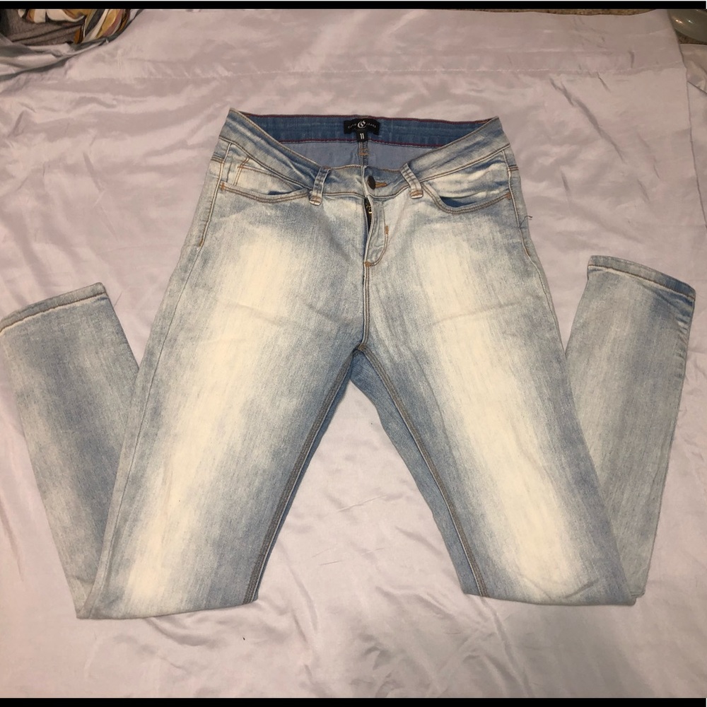 SIZE 11* Light wash skinny jeans by cello🤍